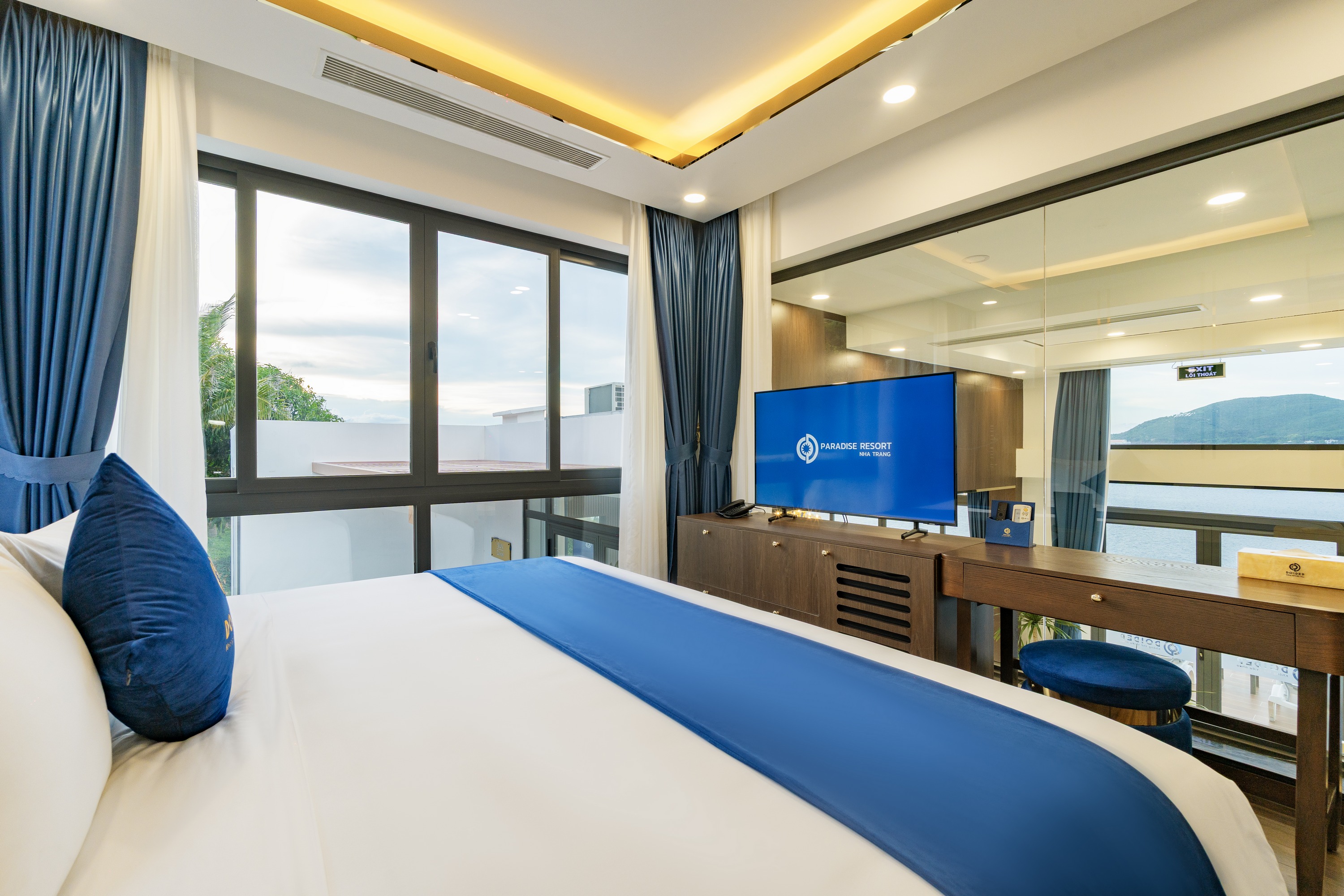 Hilltop Ocean Pool Villa 3-Bedroom